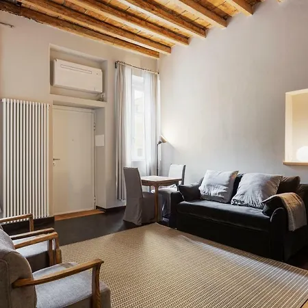 Milanese Studio - City Center Apartment *